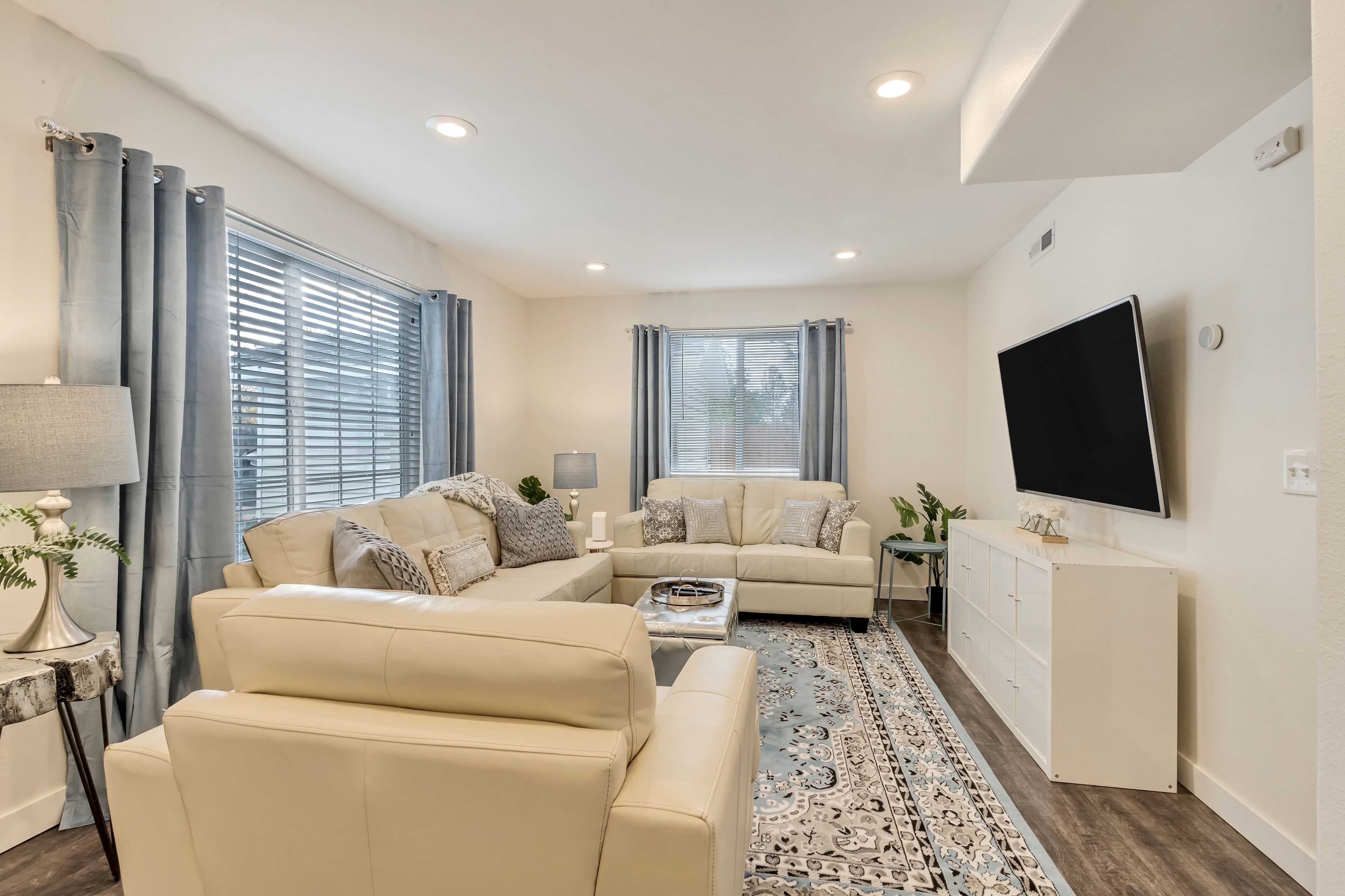 Newly remodeled townhome with hot tub