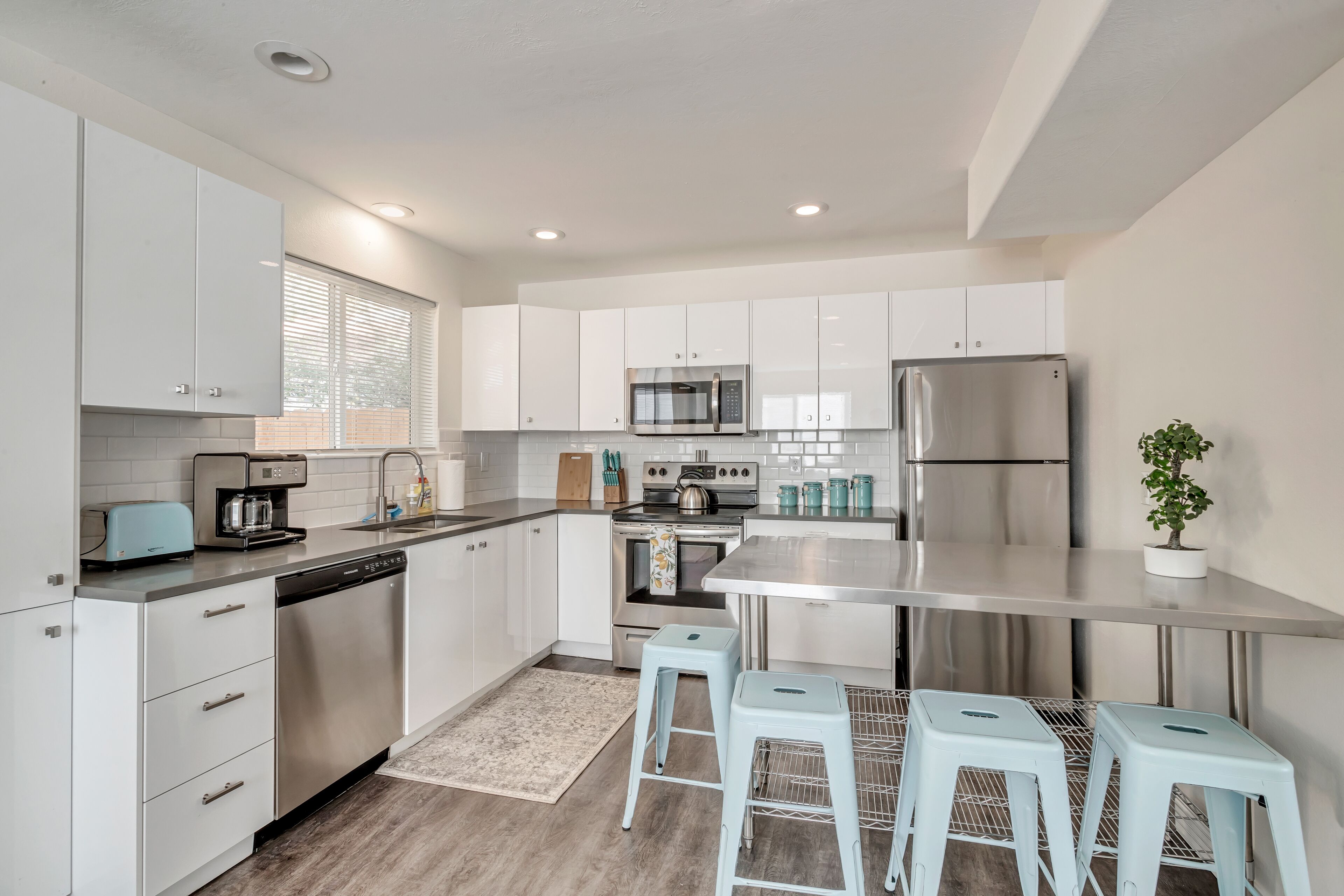 Newly remodeled townhome with hot tub