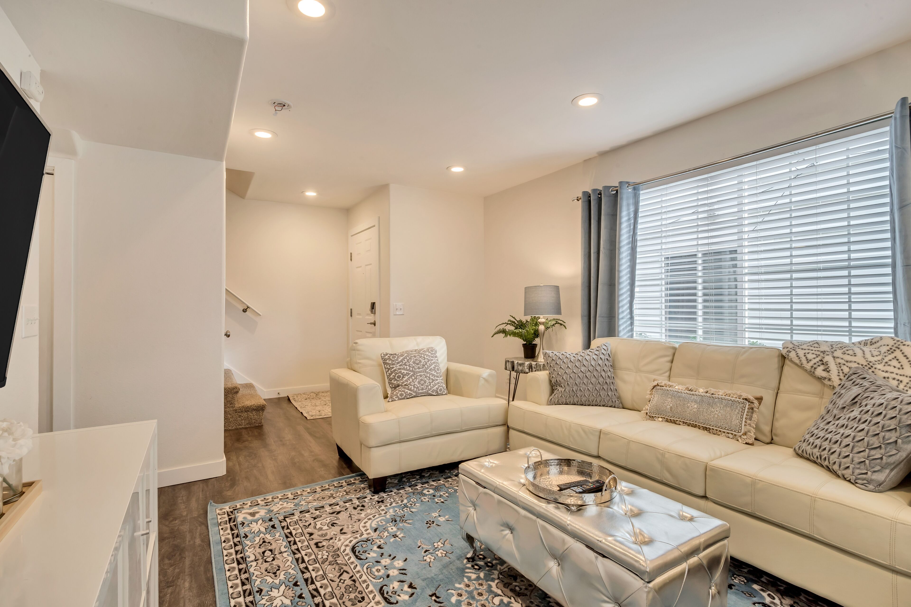 Newly remodeled townhome with hot tub