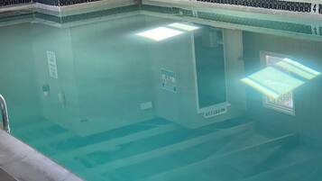 Piscine intérieure