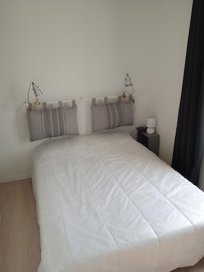 3 chambres, fer et planche à repasser, lit parapluie, Wi-Fi gratuit