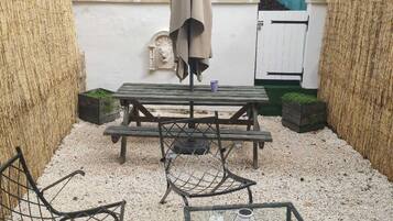屋外ダイニングエリア