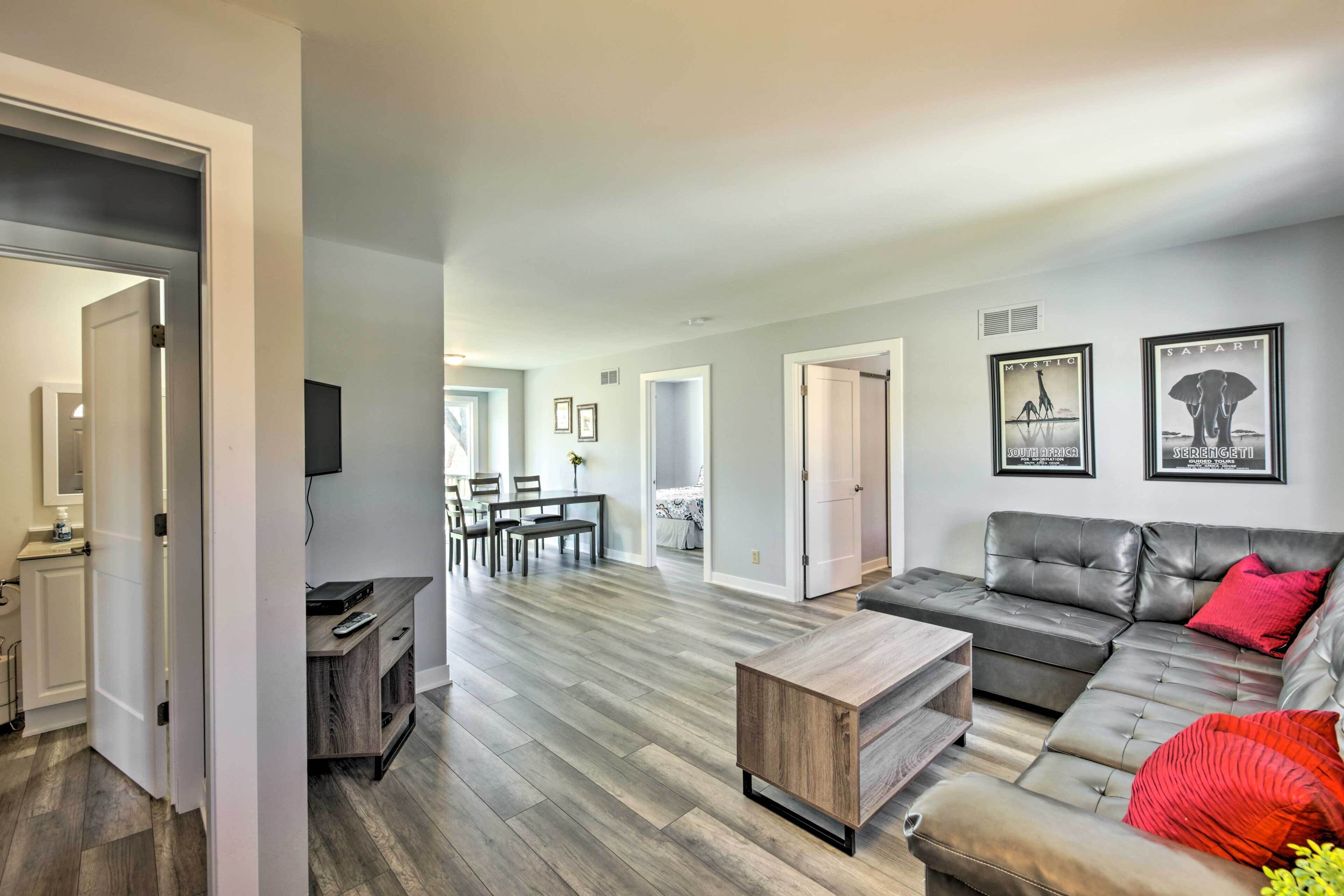 Twin Lakes Escape w/ Deck < 1 Mi to Beach!