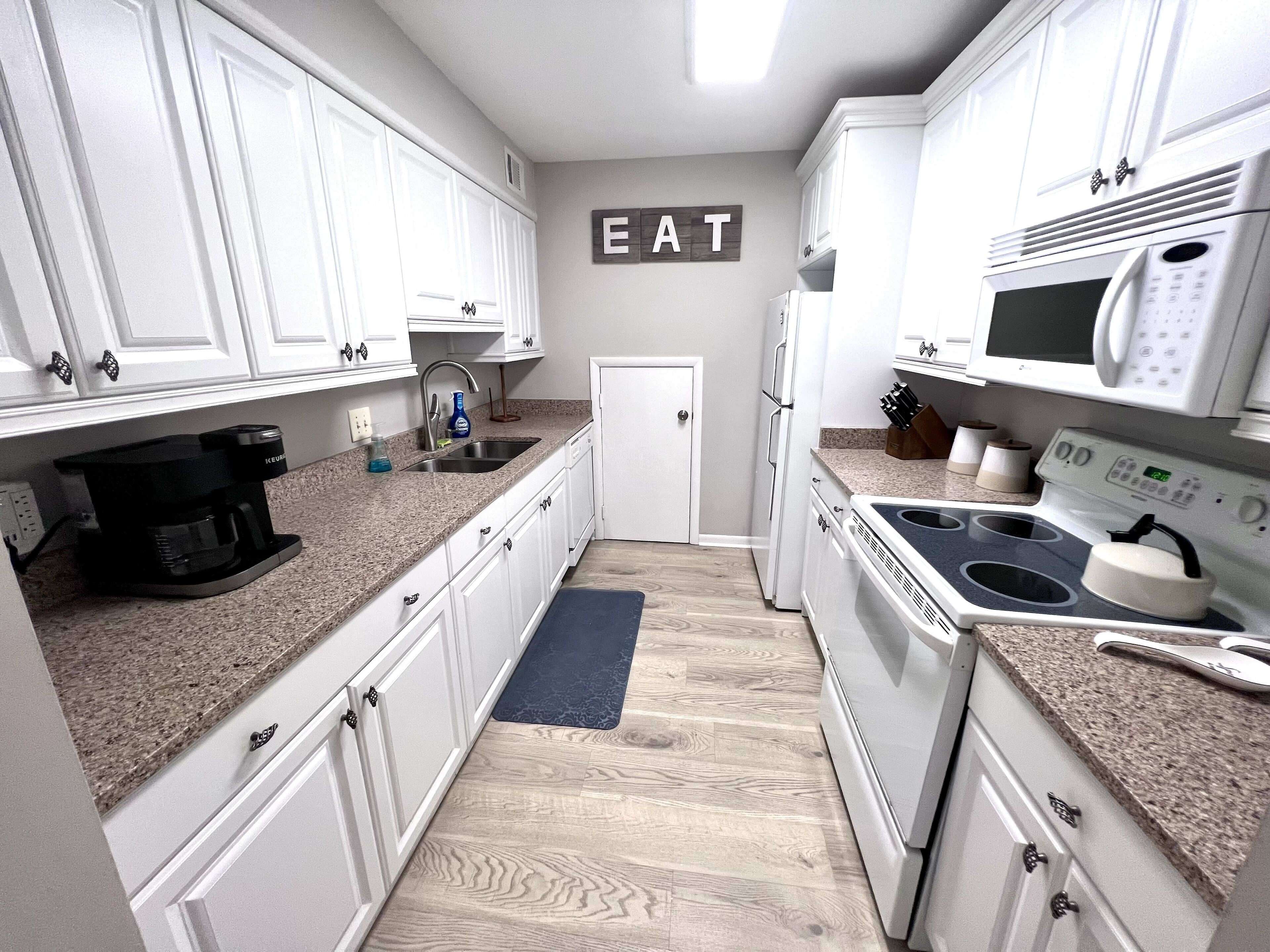 Just Upgraded! Harbour Town 3BR/3BA - Pool Access - Book Now