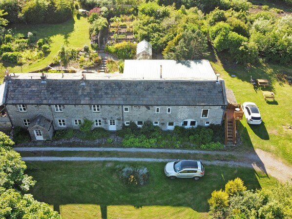 Exterior - Arthur Bear - UK37992 (Harrogate)