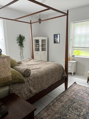 5 bedrooms, desk, iron/ironing board, free WiFi