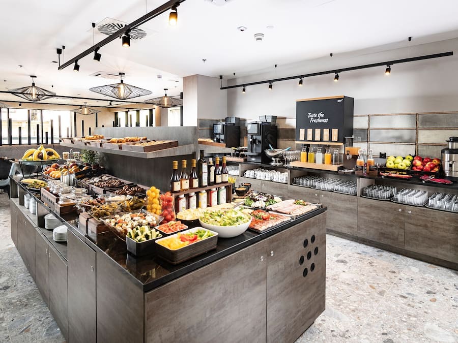 Café da manhã com buffet todos os dias (EUR 19 por pessoa)