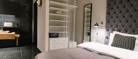 1 Schlafzimmer, hochwertige Bettwaren, Betten mit Memory-Foam-Matratzen
