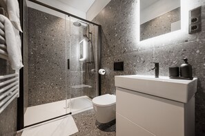 Hair dryer, towels - TG Hotel Apartments Budapest (Budapest)