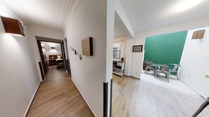 办公桌、遮光窗帘、熨斗/熨衣板、免费 WiFi