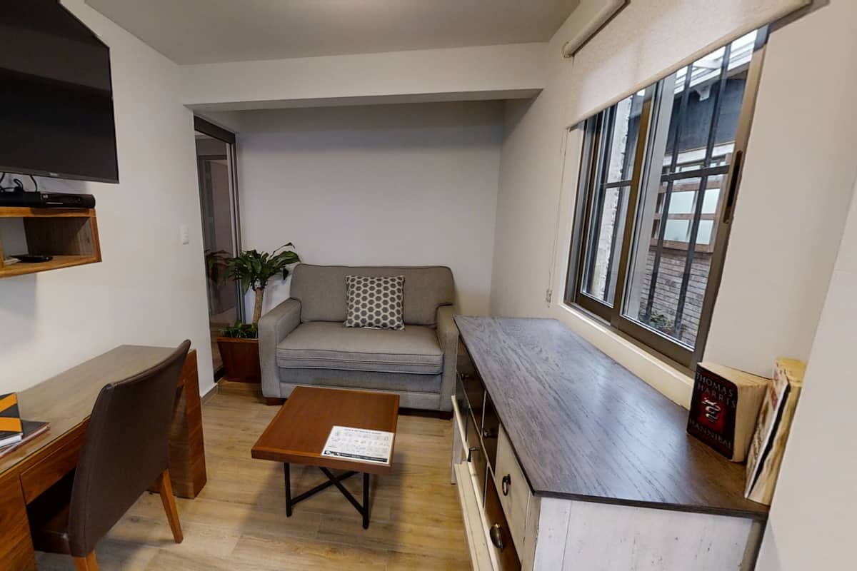 Smart TV de 30 pulgadas con canales por cable y televisión