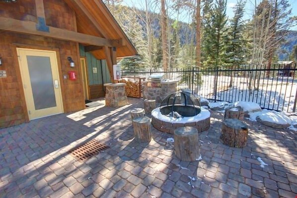 Property grounds - Spacious Private Condo for 6 (Dillon)