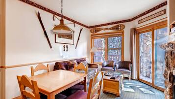 TV, fireplace, DVD player