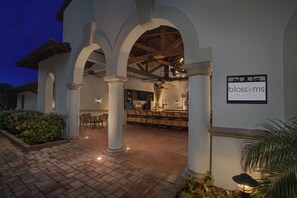 Bar (on property) - 2 Bedroom - Marroitt's Lakeshore Reserve - Full Resort Access (Orlando)
