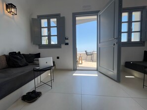 Executive Suite with indoor heated plunge pool | เครื่องนอนระดับพรีเมียม, เตียงพร้อมฟูกเสริมที่นอน, มินิบาร์