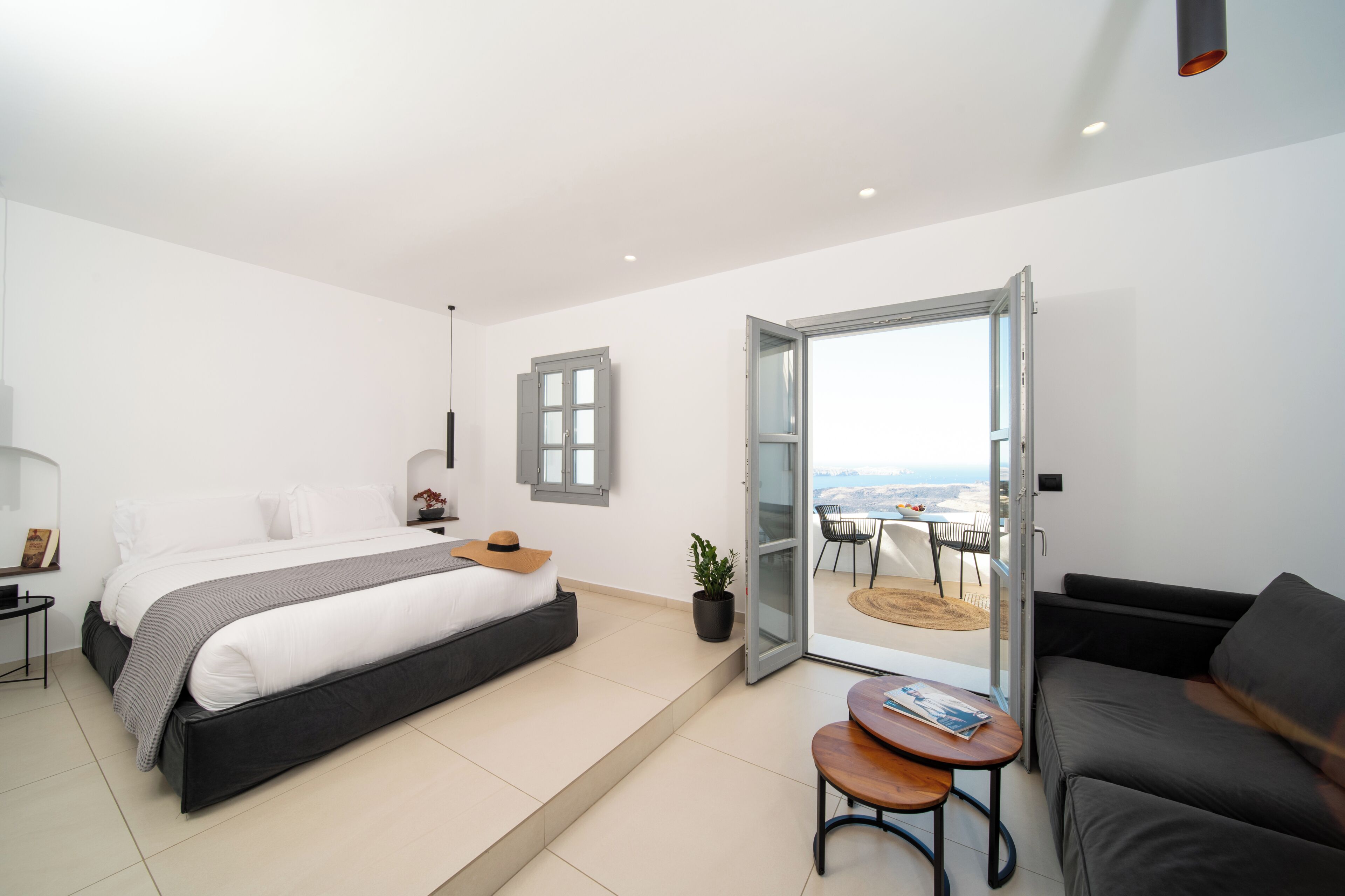 Superior Suite with Caldera View | Premium bedding, pillowtop beds, minibar, in-room safe