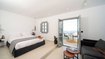 Superior Suite with Caldera View | Premium bedding, pillowtop beds, minibar, in-room safe