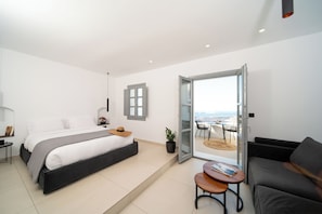 Superior Suite with Caldera View | 高档床上用品、加厚床垫、迷你吧、客房内保险箱