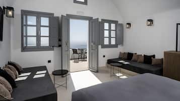 Executive Suite with indoor heated plunge pool | Ropa de cama de alta calidad, camas con pillow-top y minibar