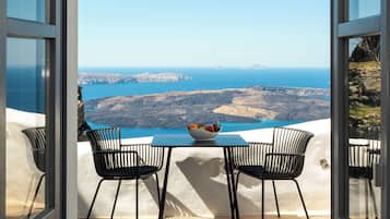 Superior Suite with Caldera View | Beach/ocean view
