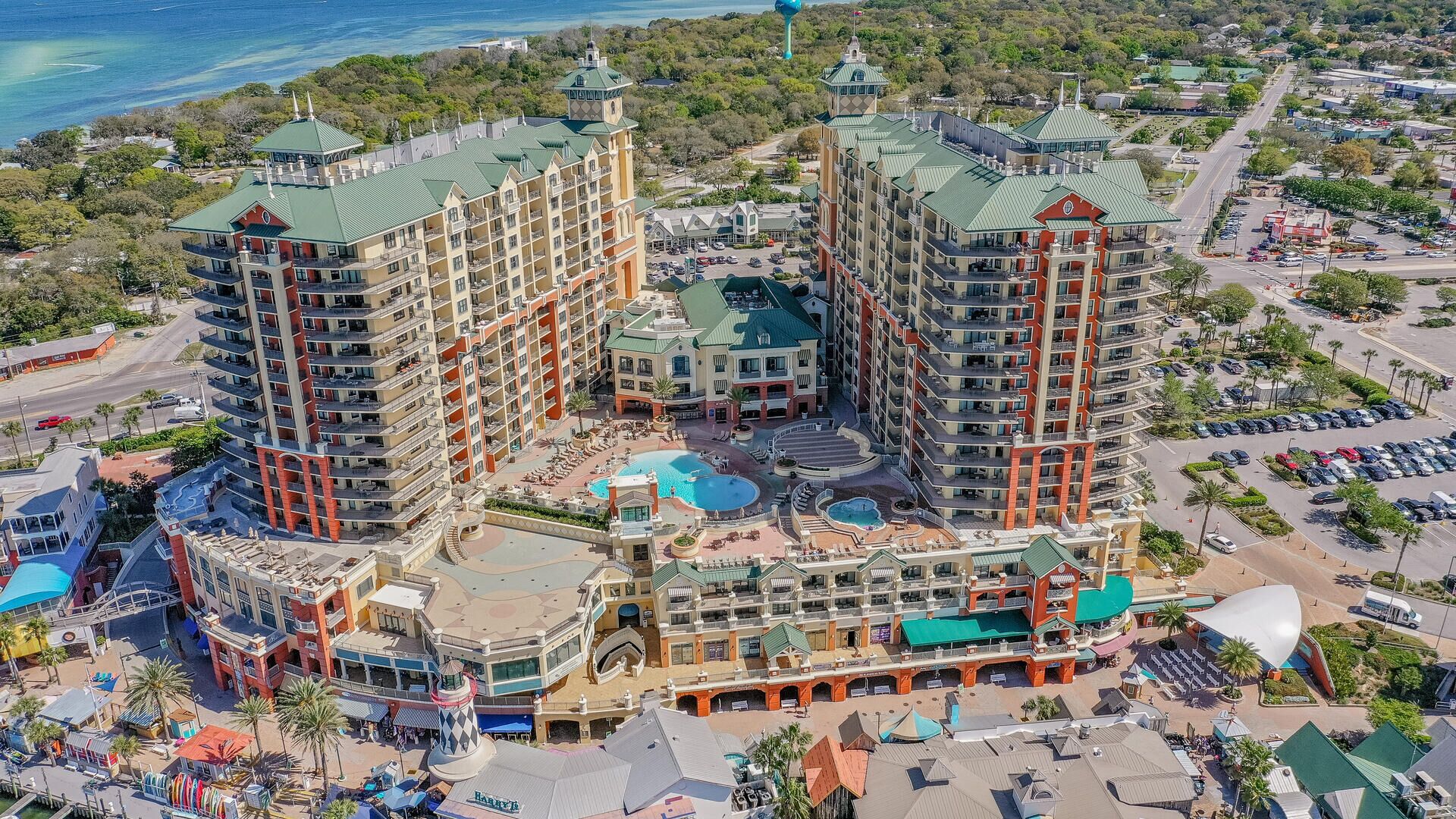 Destin Seas- Stunning 4BR/4bath Condo- Totally Renovated. Sweeping Gulf Views