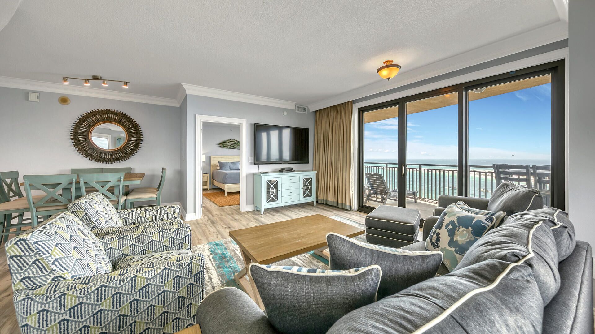 Destin Seas- Stunning 4BR/4bath Condo- Totally Renovated. Sweeping Gulf Views