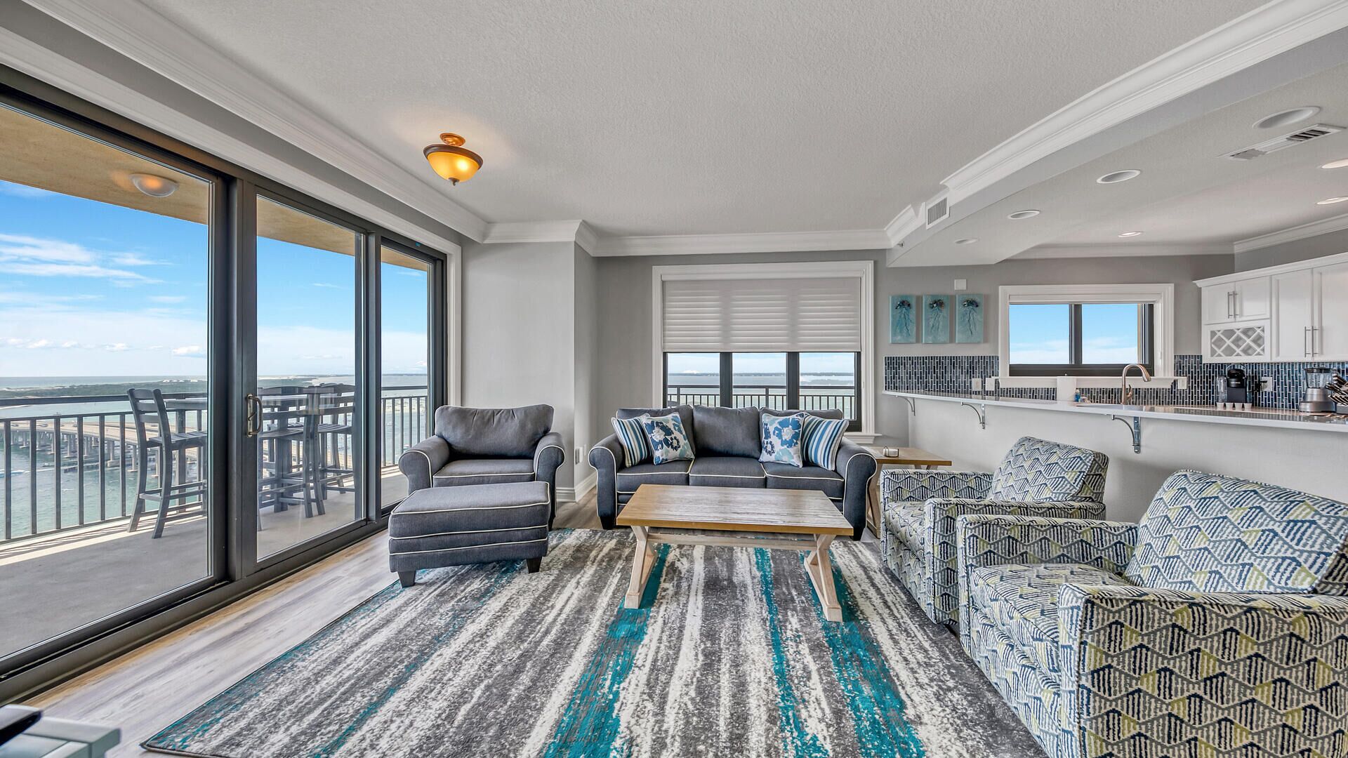 Destin Seas- Stunning 4BR/4bath Condo- Totally Renovated. Sweeping Gulf Views