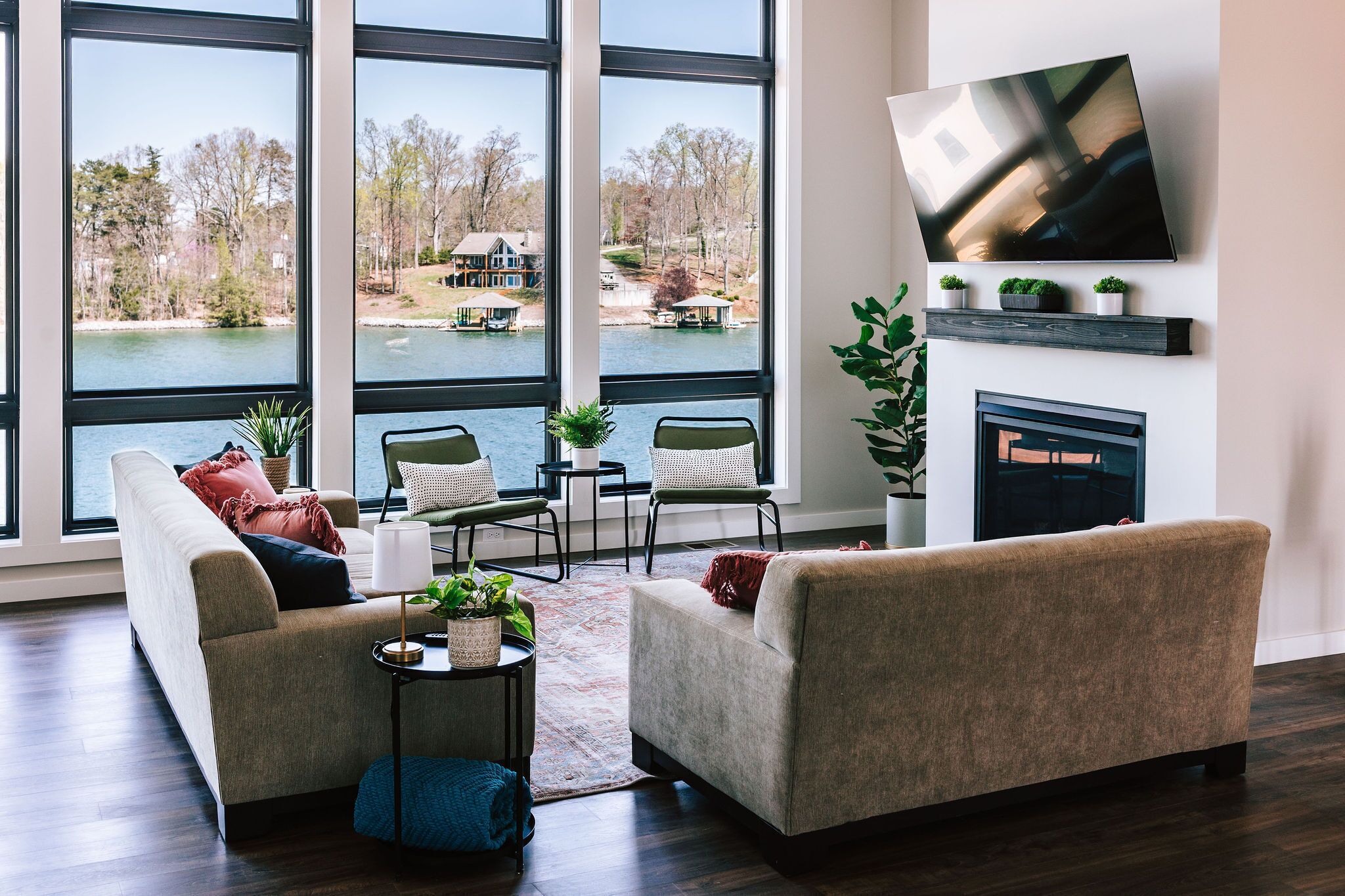 The StarBird: Waterfront with BIG views!