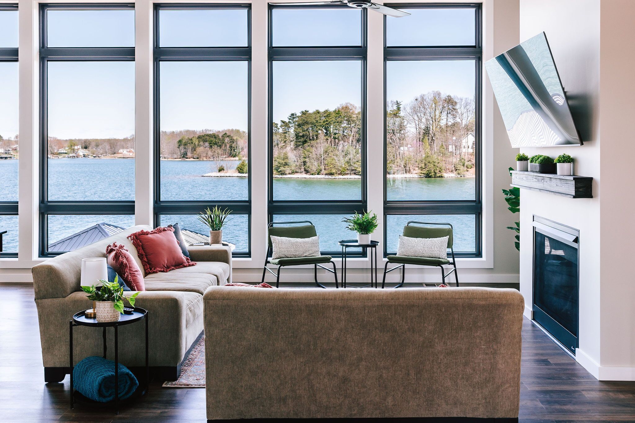 The StarBird: Waterfront with BIG views!