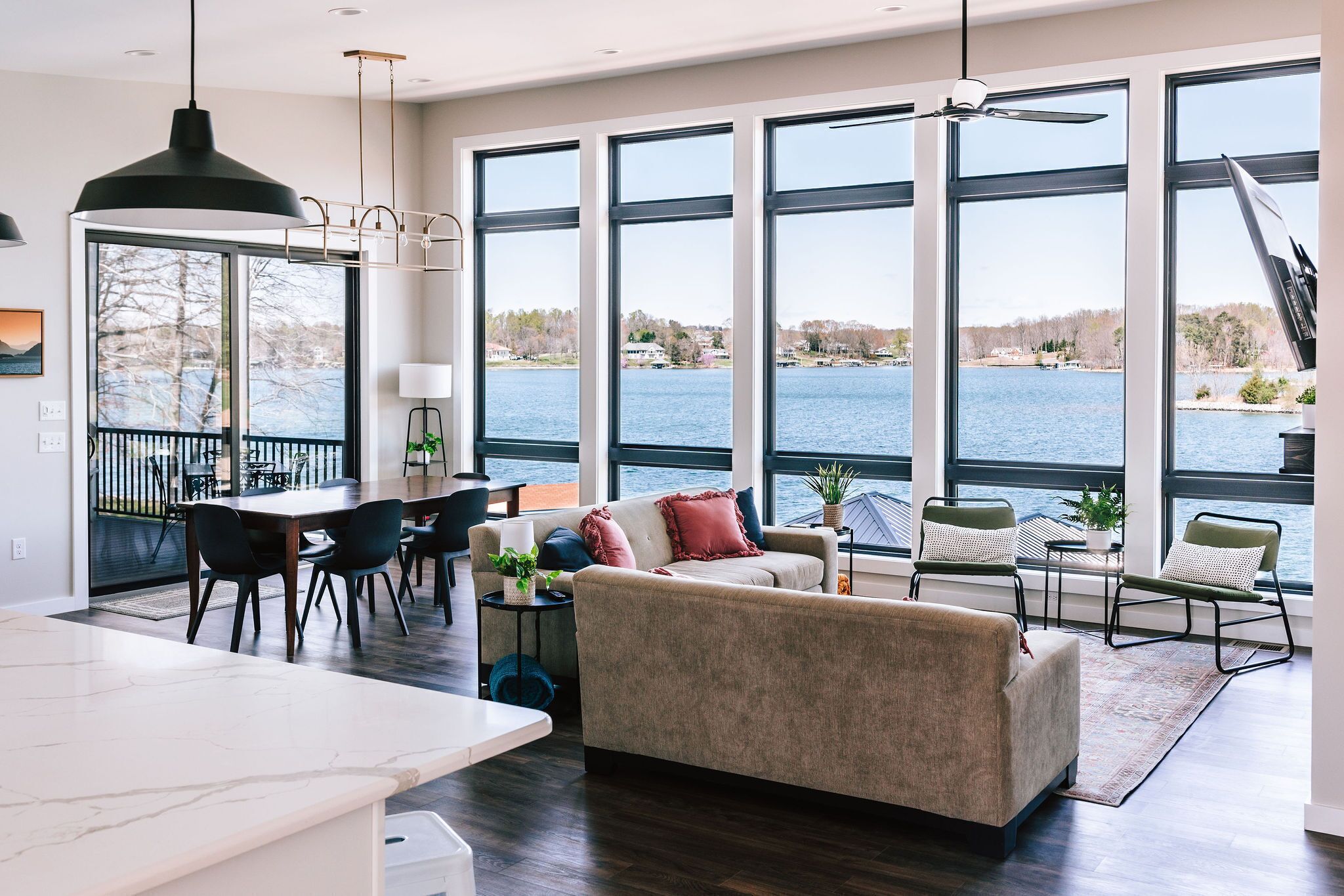 The StarBird: Waterfront with BIG views!