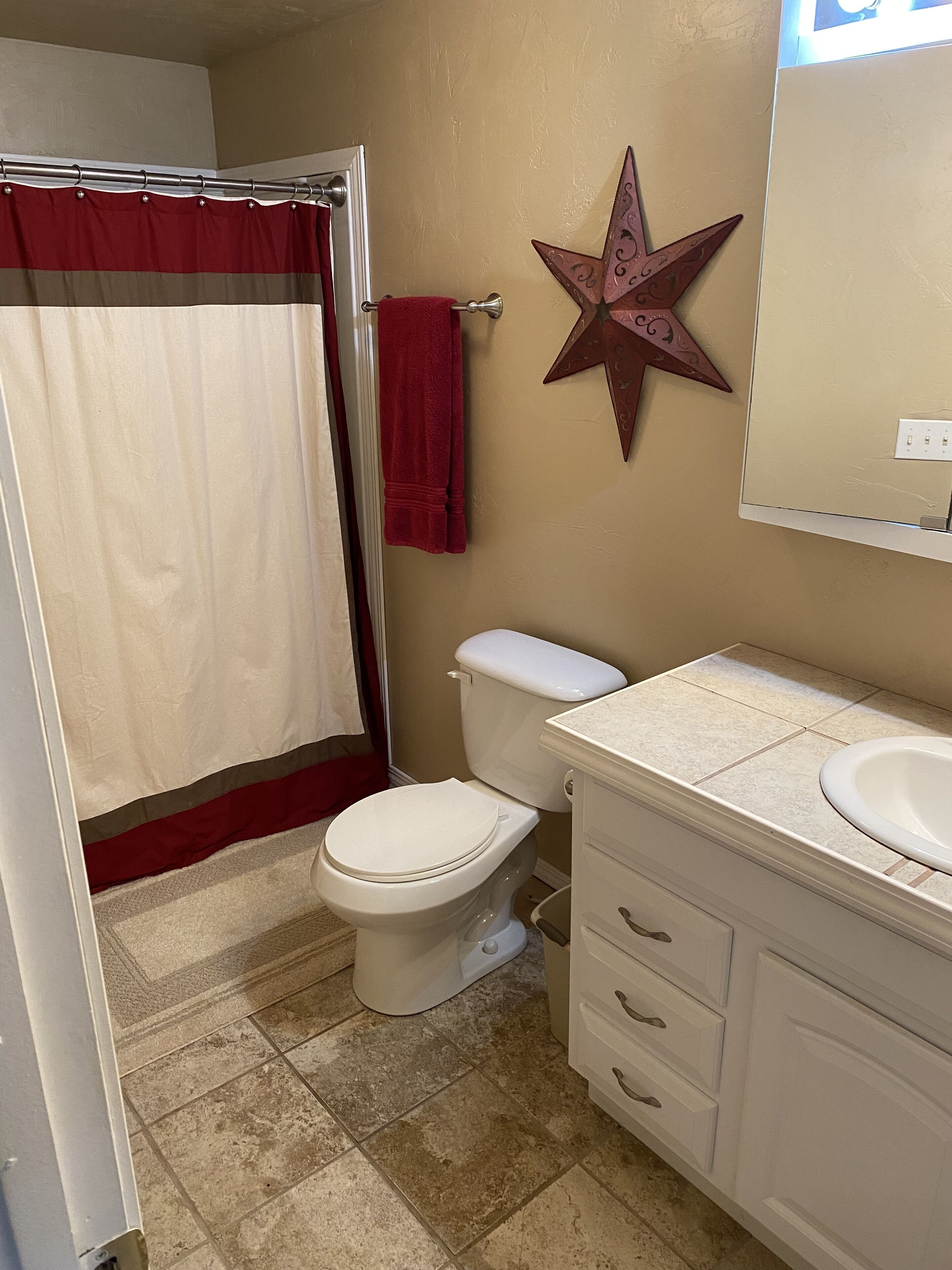 Walking distance to sandy shores and boat ramp