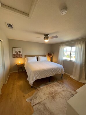 4 bedrooms, desk, iron/ironing board, travel cot - Large family home, pool, pool table, ping pong, great location! National Park  (Tucson)