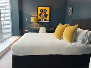 5 Schlafzimmer, Schreibtisch, Bügeleisen/Bügelbrett, Reisekinderbett