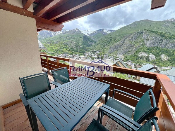 تناول الطعام بالخارج