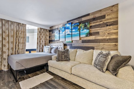 Ocean + Diamond Head Views, 1 Block to Beach