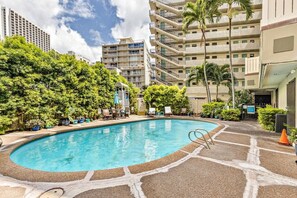 Pool - Inviting Waikiki Grand Hotel Room-1 Block to Beach (Honolulu)