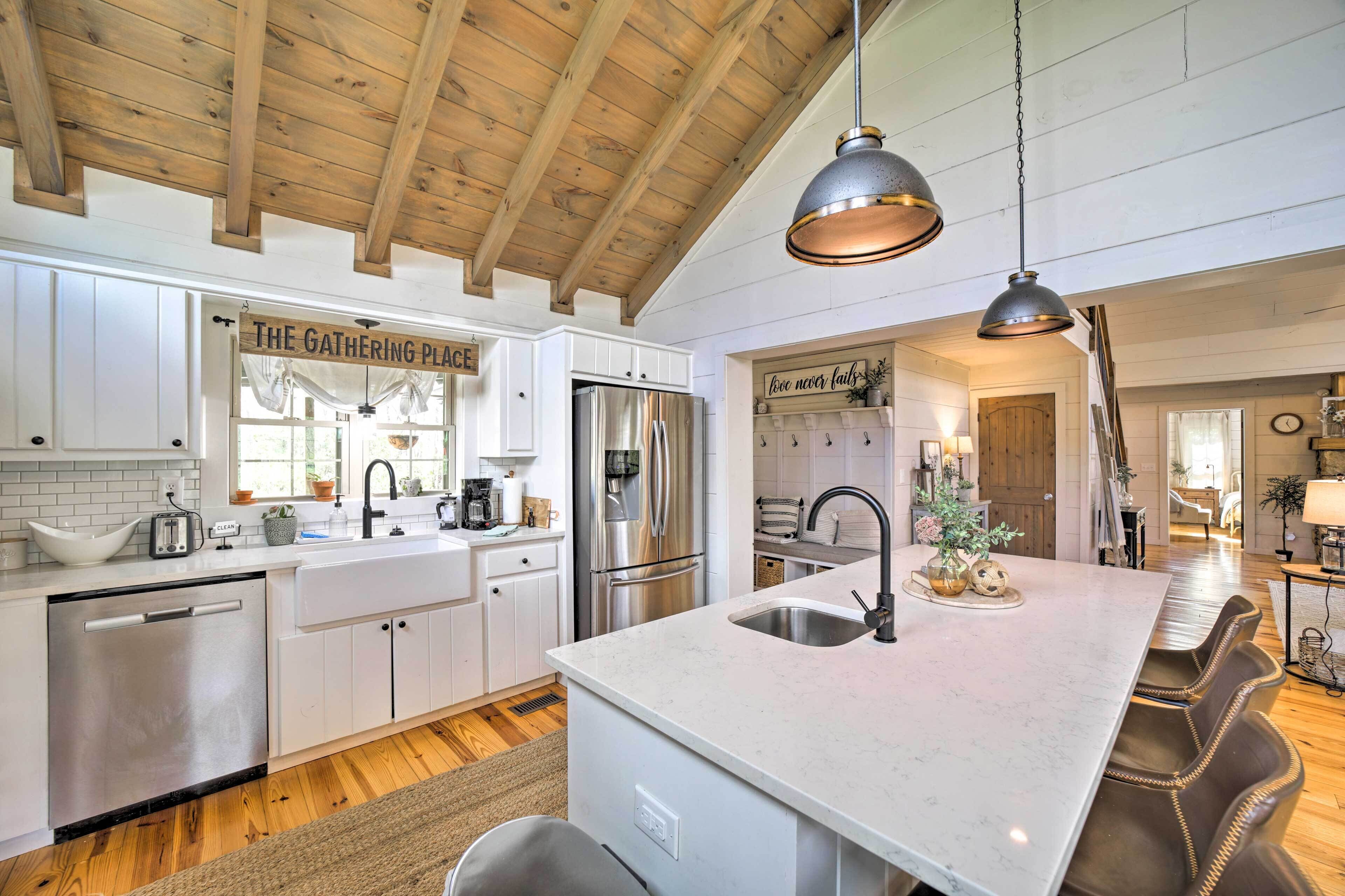 Beautiful Lake Toxaway Escape w/ Deck & Grill