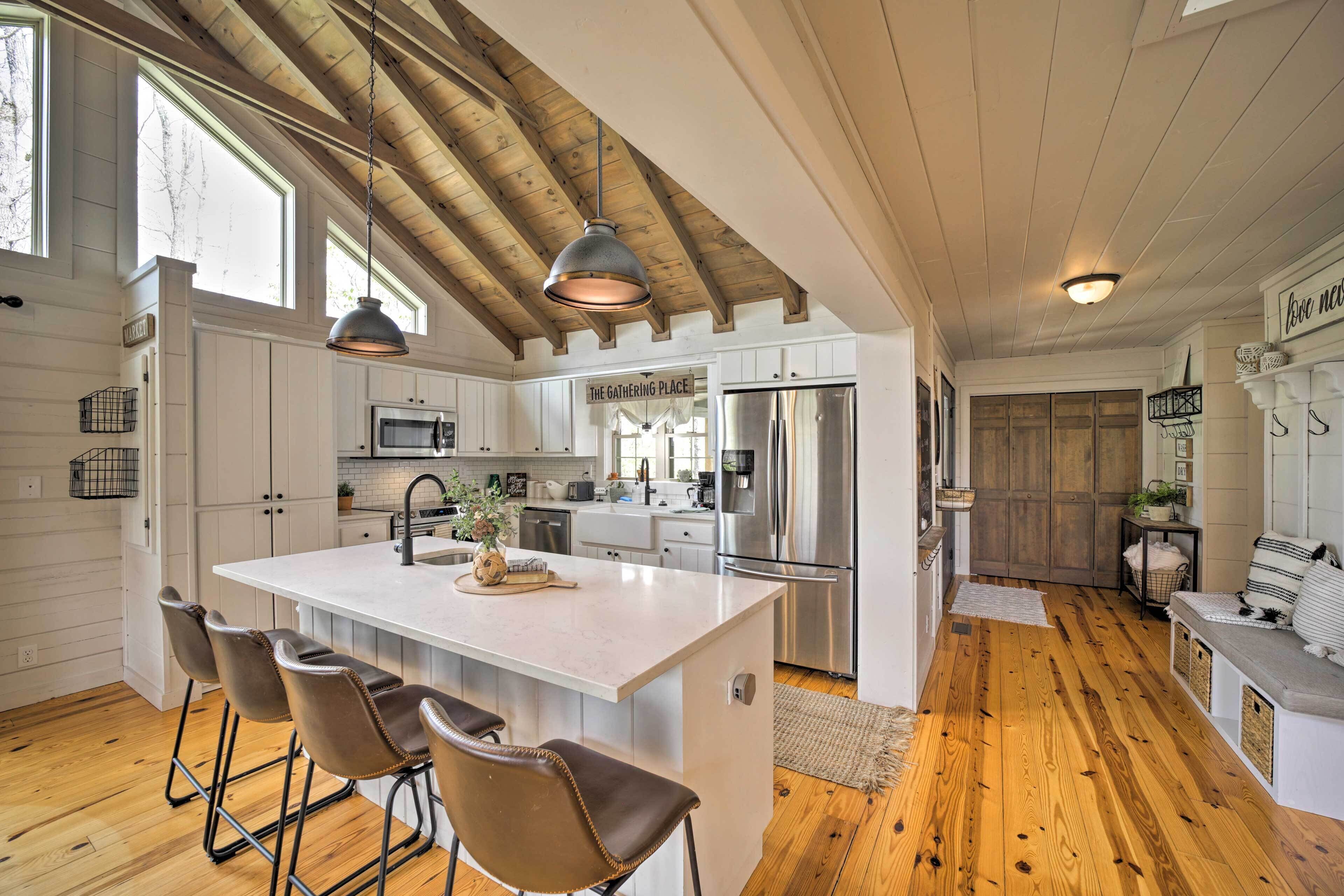 Beautiful Lake Toxaway Escape w/ Deck & Grill