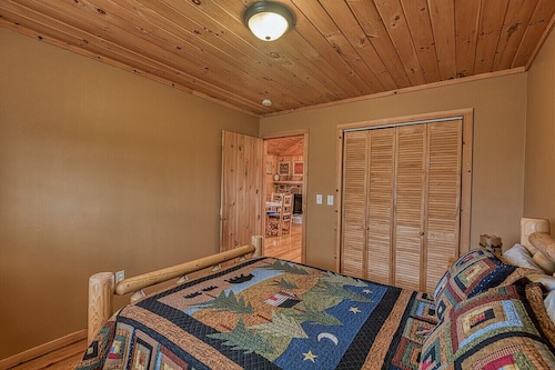 Big Bear Cabin On The Ridge - Bristol Motor Speedway