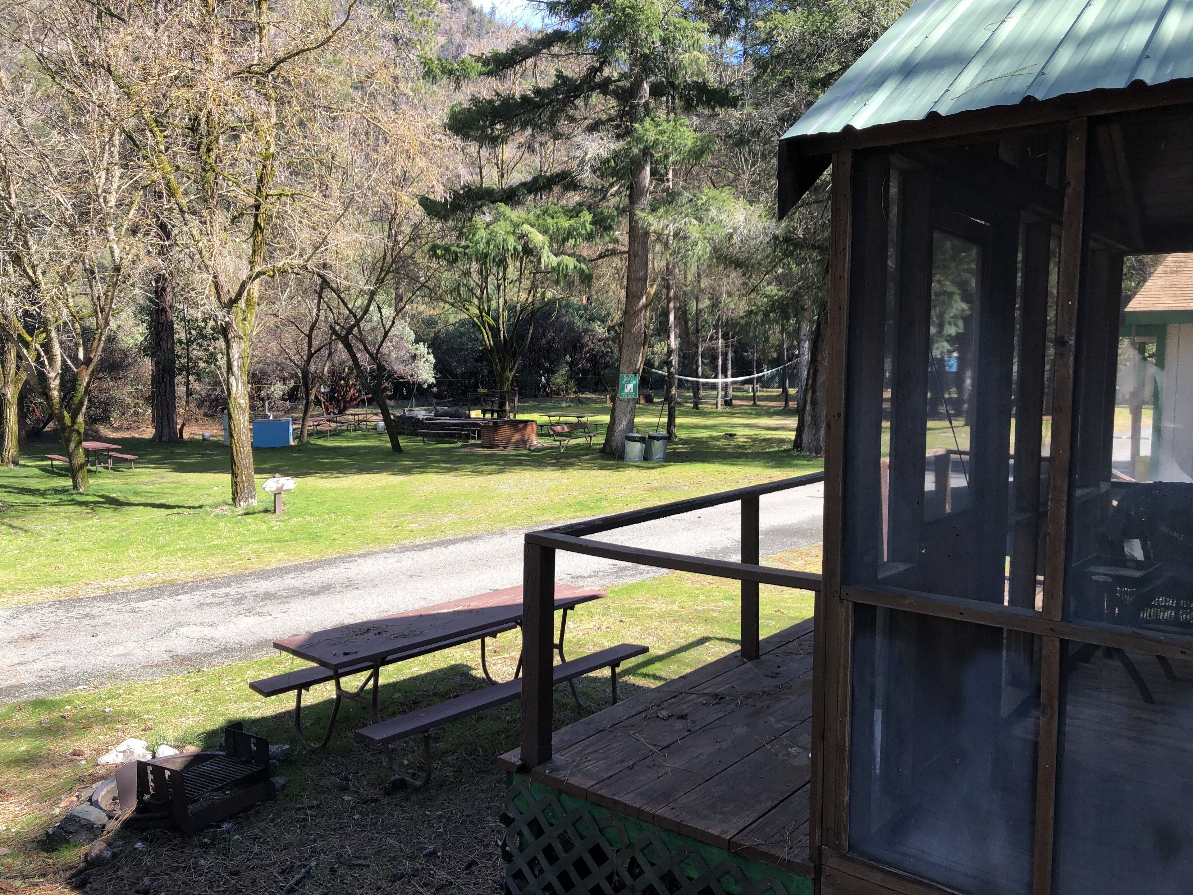 Cozy Trinity River Cabin-Doe-1BA/Qu. Futon/Bunks