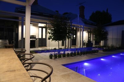 Adelaide 5 Star Luxury Pool Villa Apartment at Hollidge House