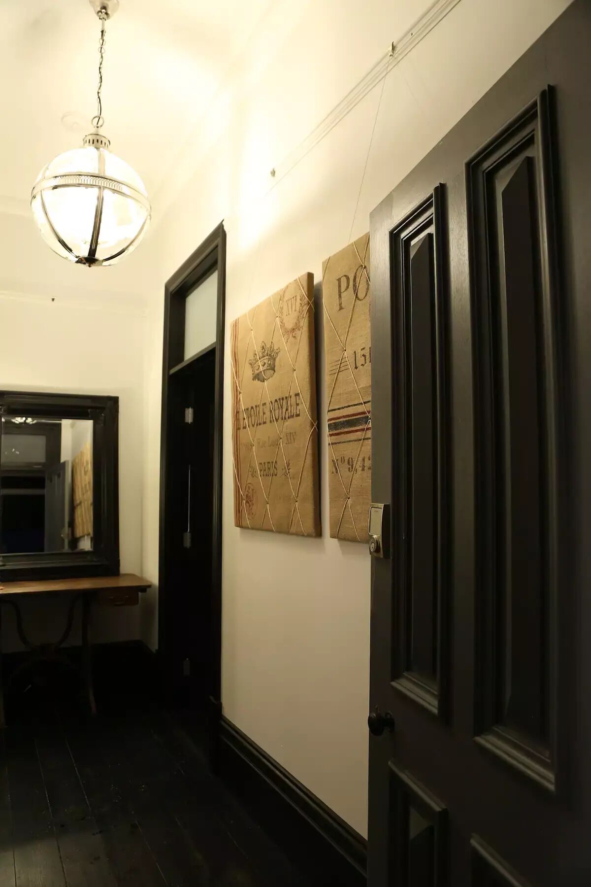 Adelaide 5 Star Luxury Pool Villa Apartment at Hollidge House — image 19