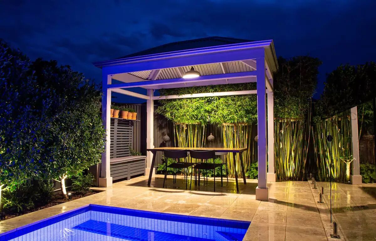 Adelaide 5 Star Luxury Pool Villa Apartment at Hollidge House — image 2