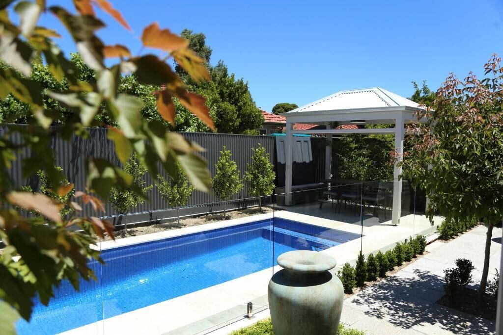 Adelaide 5 Star Luxury Pool Villa Apartment at Hollidge House — image 6