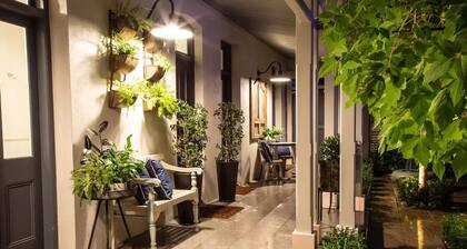 Adelaide 5 Star Luxury Pool Villa Apartment at Hollidge House