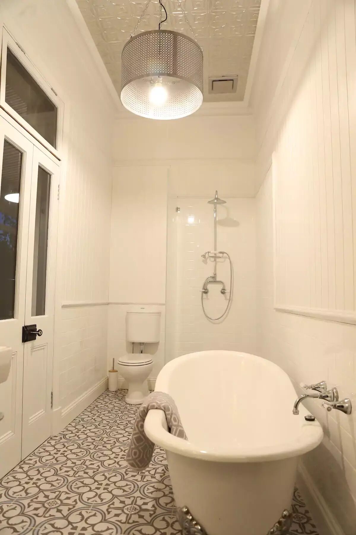 Adelaide 5 Star Luxury Pool Villa Apartment at Hollidge House — image 14