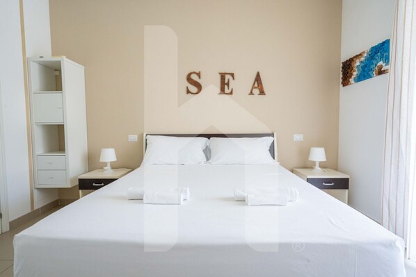 1 bedroom, bed sheets