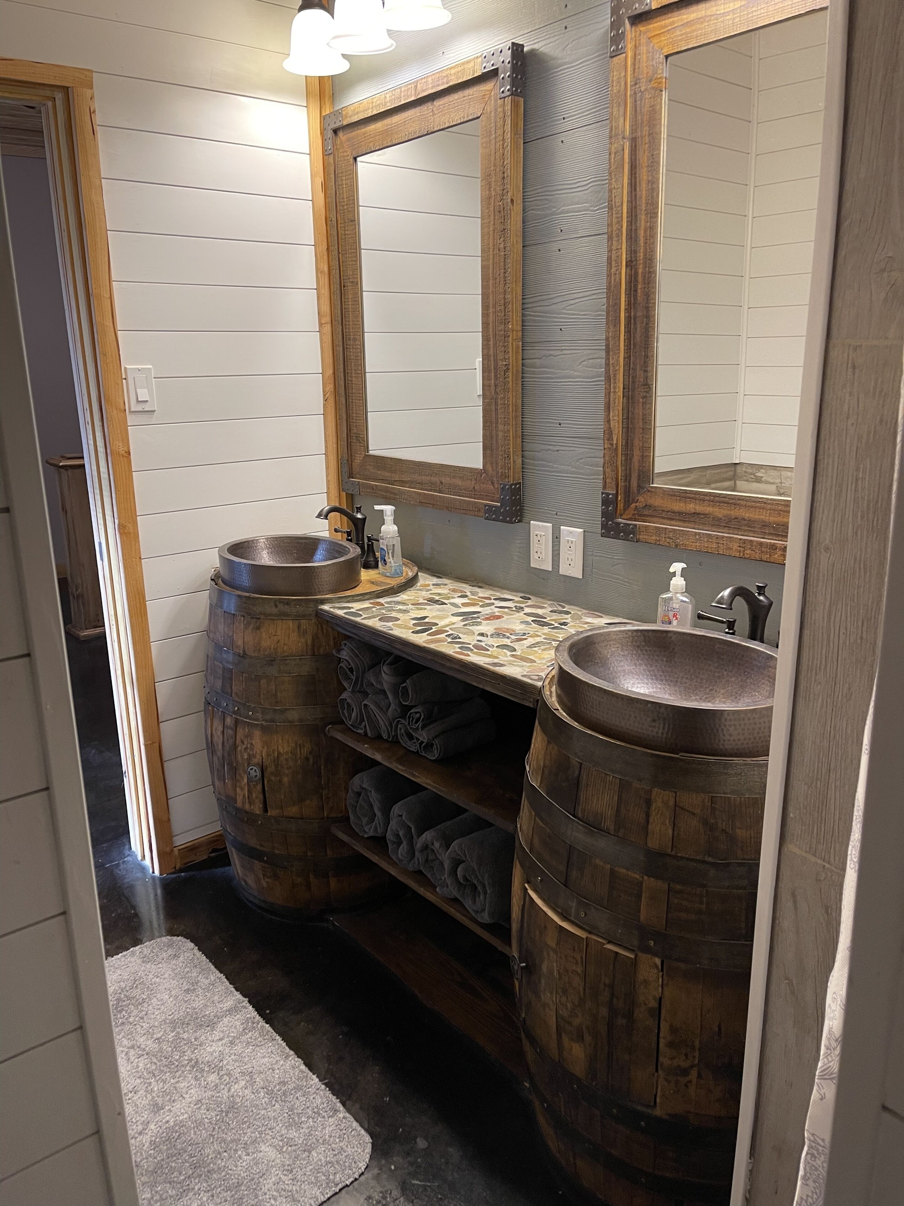 3 bd barndo w/ RV hookup in heart of Rayburn Country