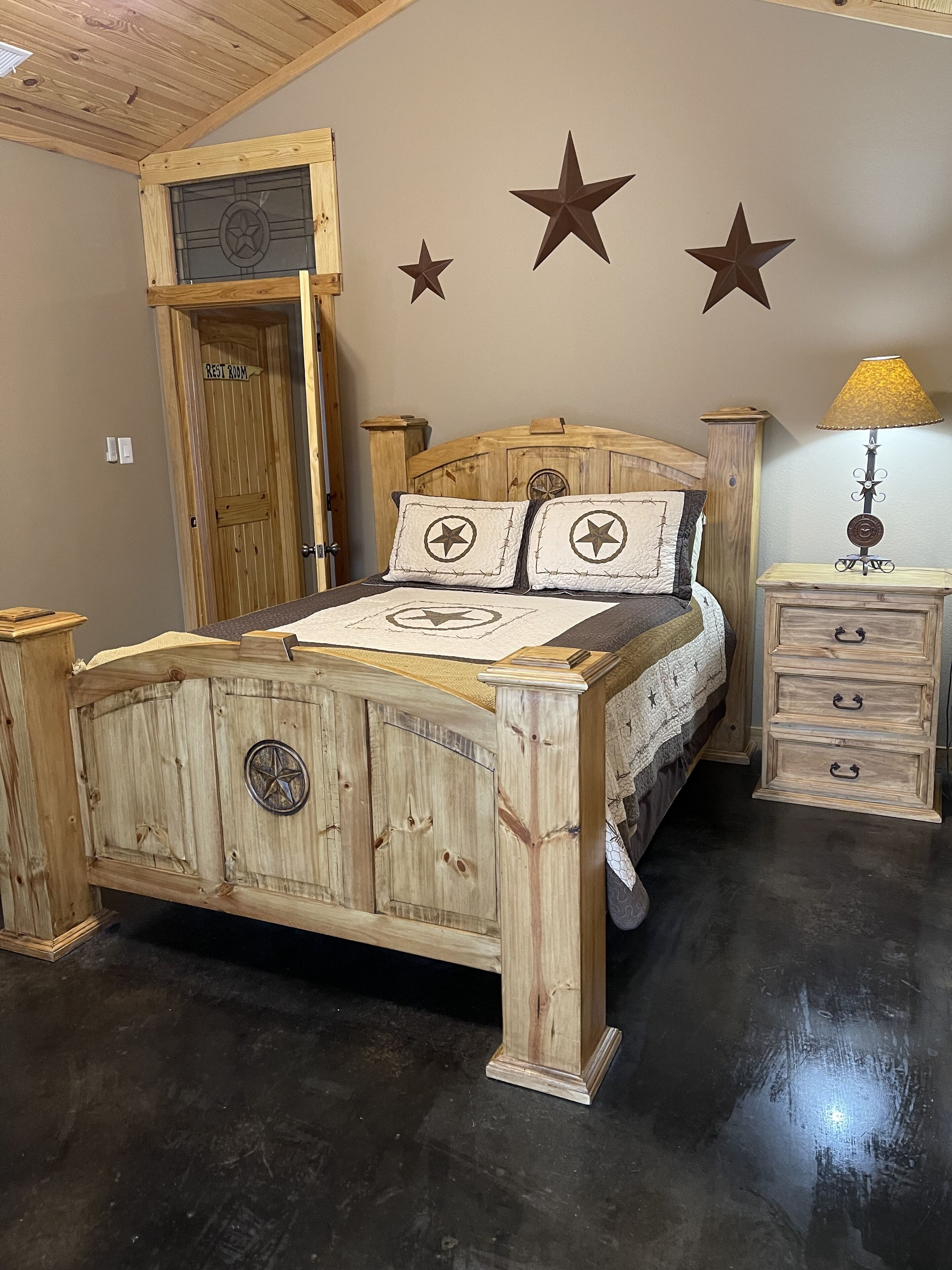 3 bd barndo w/ RV hookup in heart of Rayburn Country