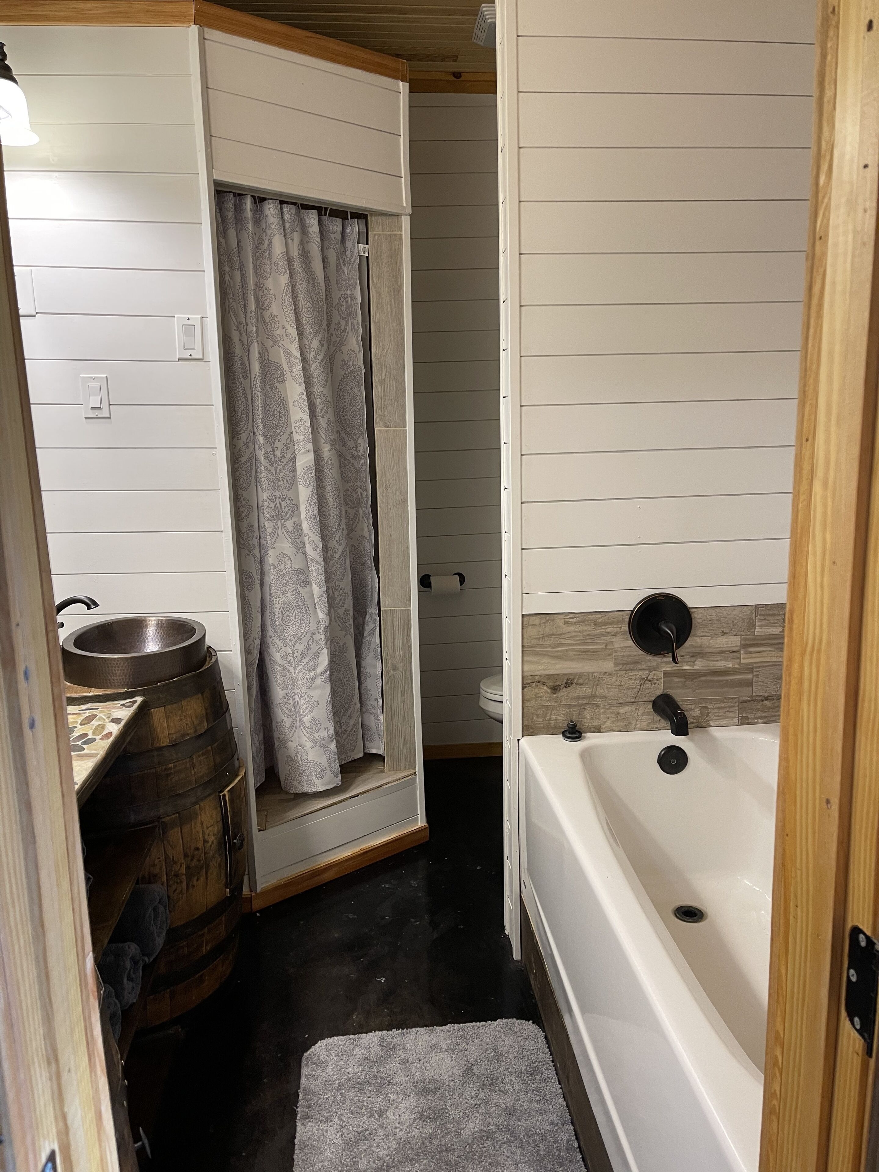 3 bd barndo w/ RV hookup in heart of Rayburn Country